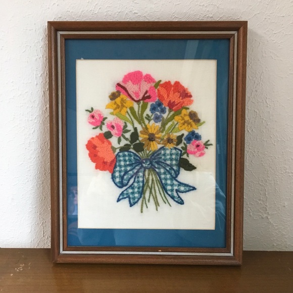 Other - Vintage Floral Bouquet Crewel